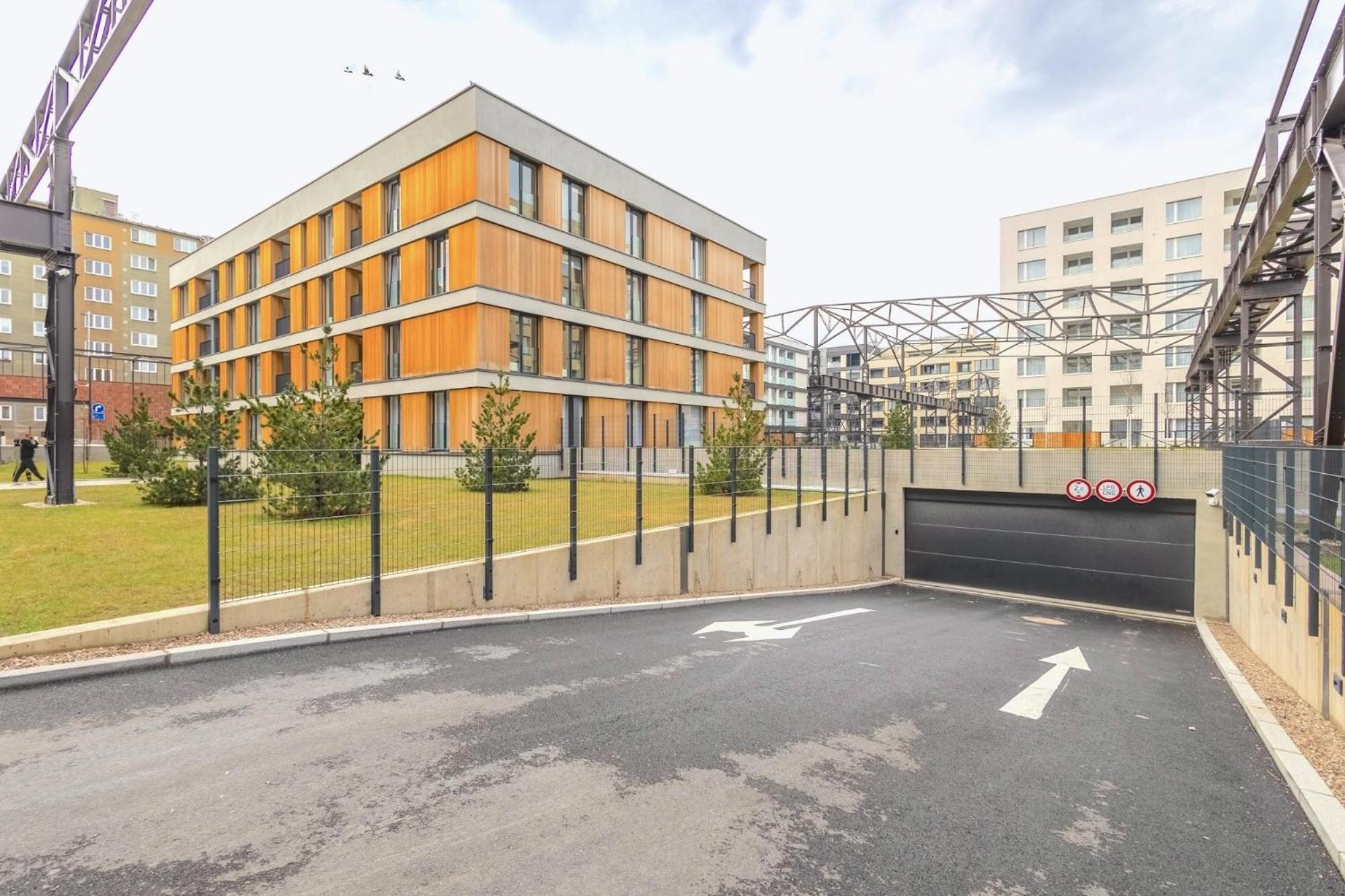 Apartment Yellow - Balcony, Free Parking, By Gravity Prag